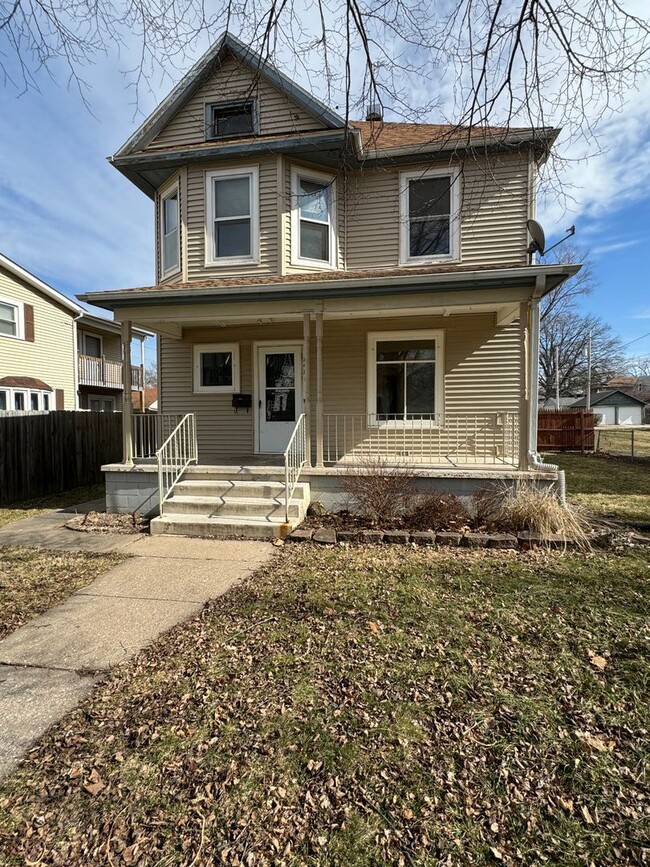 property at 2421 Farnam St