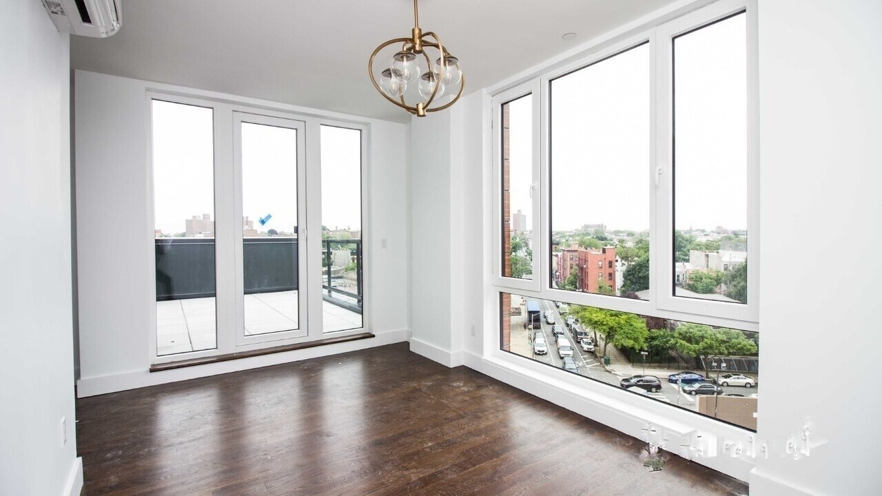 980 Halsey St in Brooklyn, NY - Building Photo