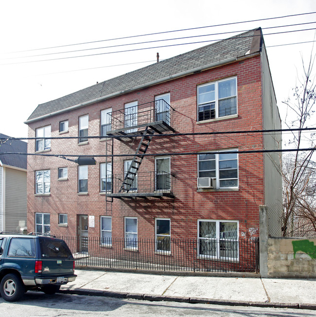 169 Stanley Pl in Yonkers, NY - Building Photo - Building Photo