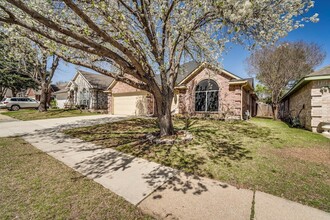 939 Blossomwood Ct, Unit 22-207 in Arlington, TX - Building Photo - Building Photo