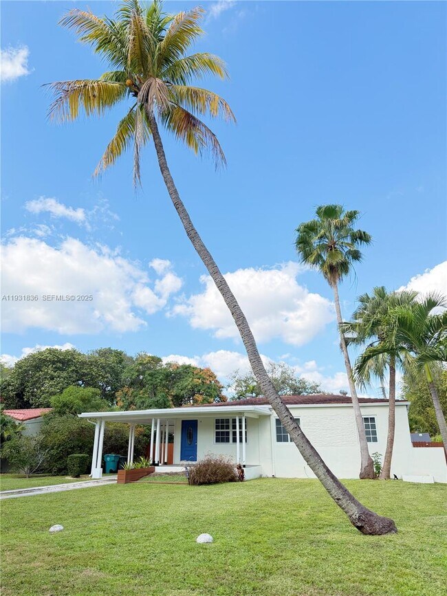 1075 NE 120th St in Biscayne Park, FL - Building Photo - Building Photo