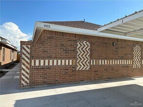 16 W Sunset Valley St in Alton, TX - Building Photo - Building Photo