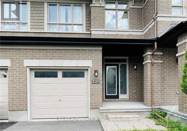 520 Earnscliffe Grove in Ottawa, ON - Building Photo - Building Photo