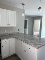 Wellington Court in Auburn, ME - Building Photo