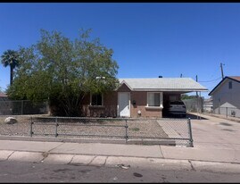 6302 N 61st Ave in Glendale, AZ - Building Photo