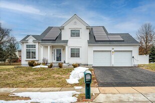 51 Cherrywood Dr in Piscataway, NJ - Building Photo