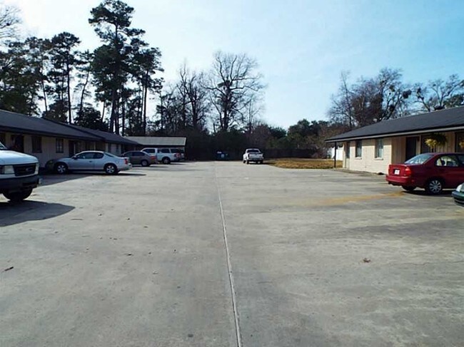 110 N Hazel St in Sulphur, LA - Foto de edificio - Building Photo