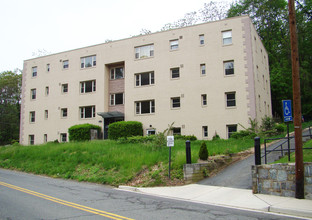 Rosslyn Manor in Arlington, VA - Building Photo - Building Photo