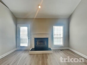 6640 Sugar Valley Dr in Nashville, TN - Foto de edificio - Building Photo