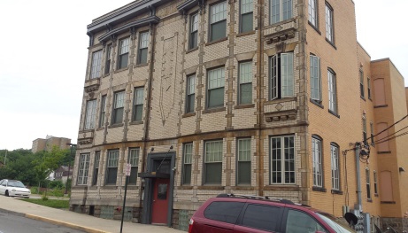 East Braddock Housing in Braddock, PA - Foto de edificio