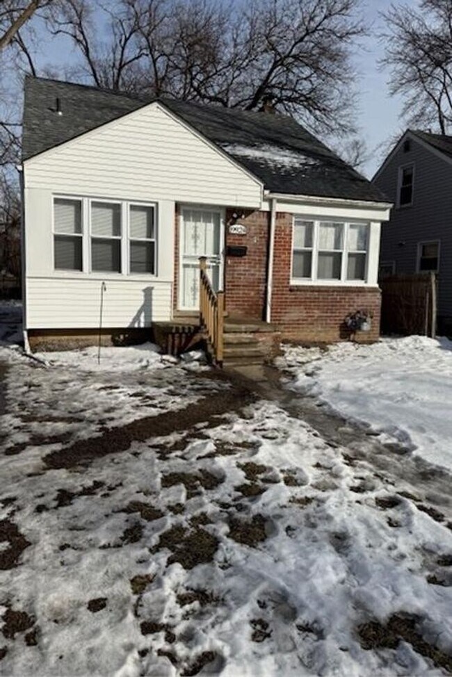 property at 19924 Oakfield Ave