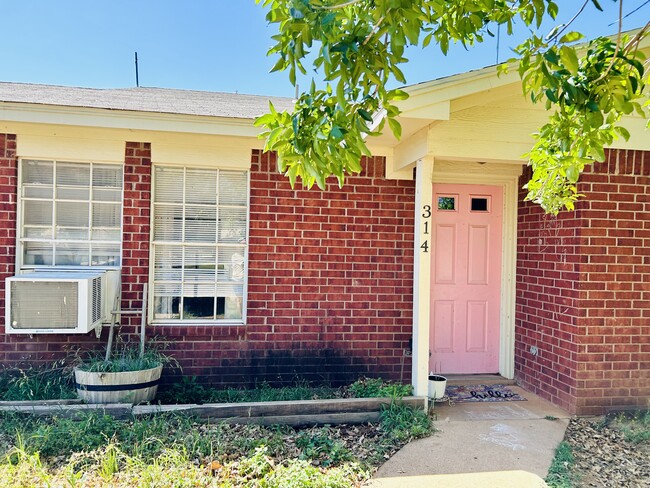 property at 314 SE Railroad St