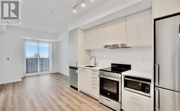 195 Commerce St in Vaughan, ON - Building Photo - Building Photo