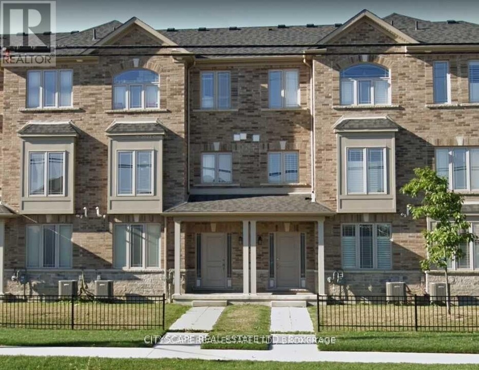 29 Crossings Wy in Hamilton, ON - Building Photo