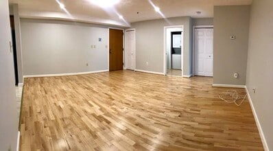 39 Parlin St, Unit 203 in Everett, MA - Building Photo - Building Photo