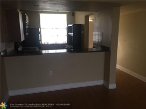 1705 Whitehall Dr-Unit -403 in Davie, FL - Building Photo - Building Photo