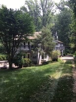 1138 Swinks Mill Rd, Unit 1sr Floor in McLean, VA - Building Photo