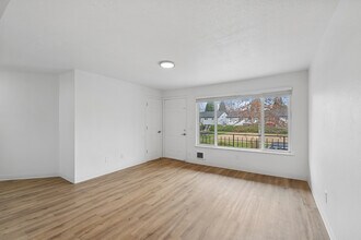 Alturas Cedar Hills in Beaverton, OR - Foto de edificio - Building Photo