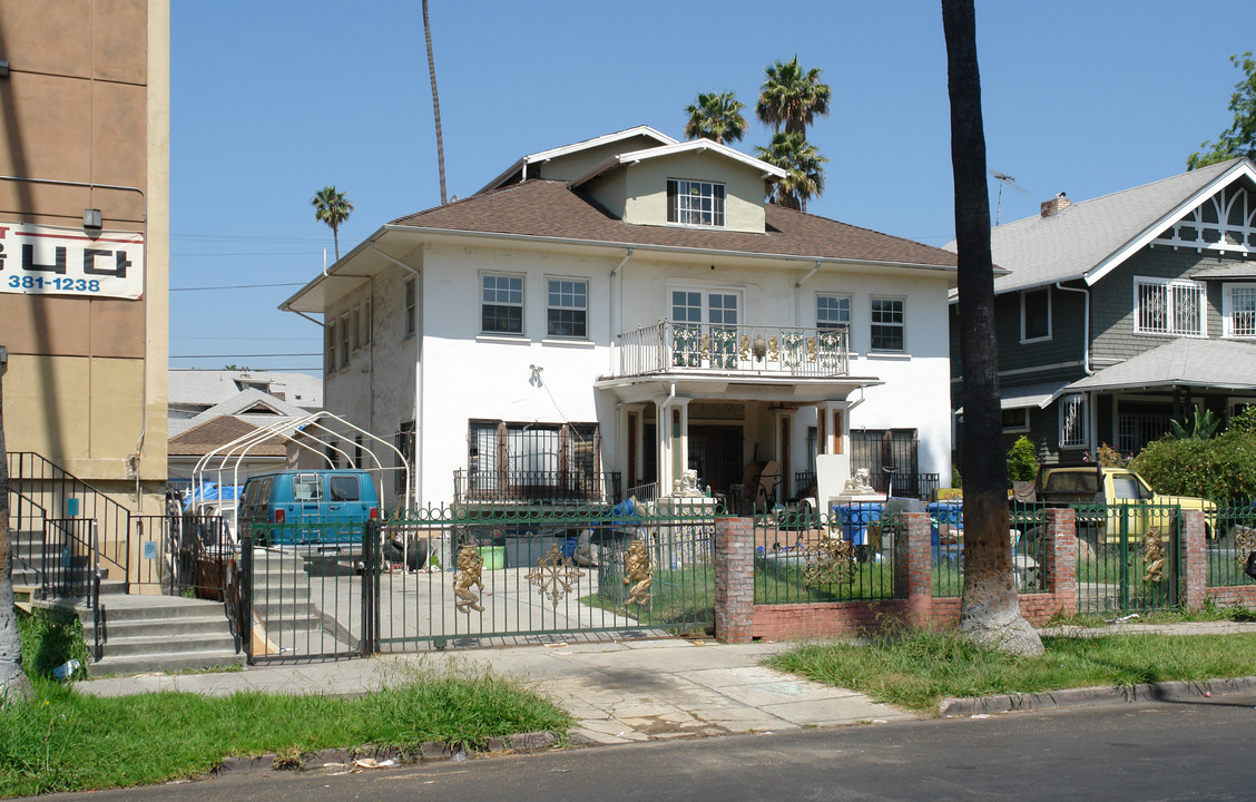 943 Magnolia Ave in Los Angeles, CA - Building Photo