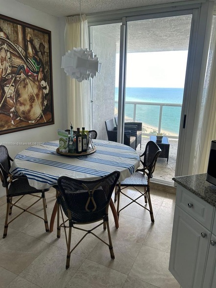 16711 Collins Ave, Unit 1704 in Sunny Isles Beach, FL - Building Photo