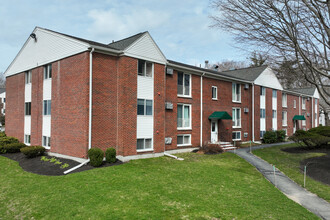 Birchwood Pointe in Amesbury, MA - Building Photo - Building Photo