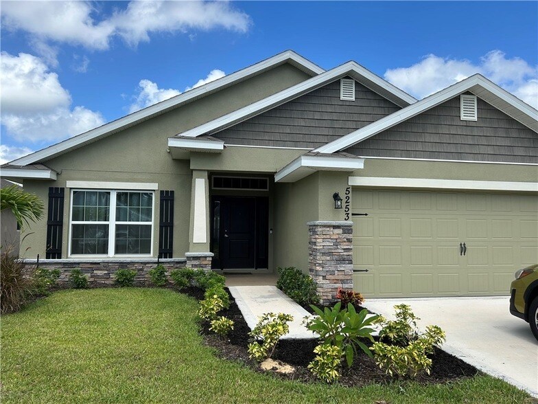 5253 Vespera St in Fort Pierce, FL - Building Photo