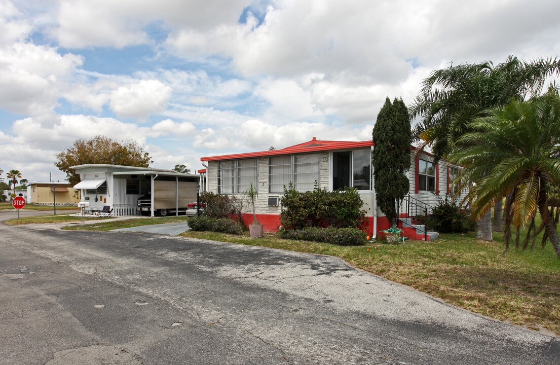 Sunshine Mobile Manor in Stuart, FL - Foto de edificio