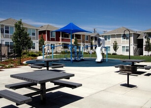 Grove at Sunset Court in Brentwood, CA - Building Photo - Building Photo