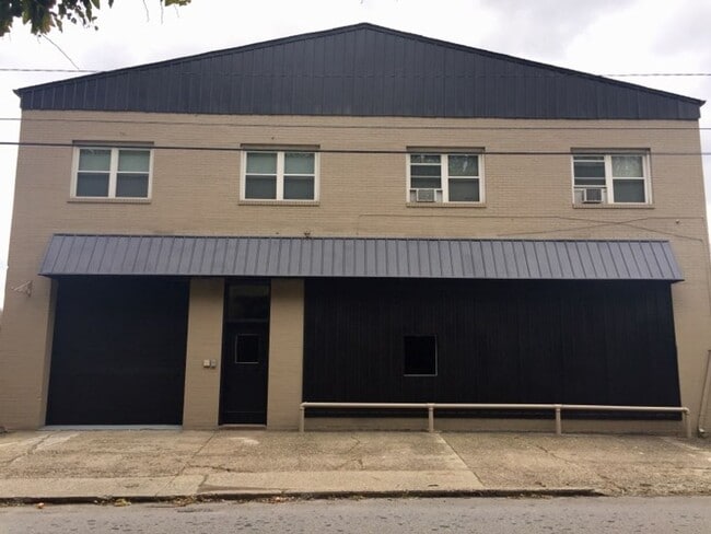 414 E Lincoln Ave in Mc Donald, PA - Building Photo - Building Photo