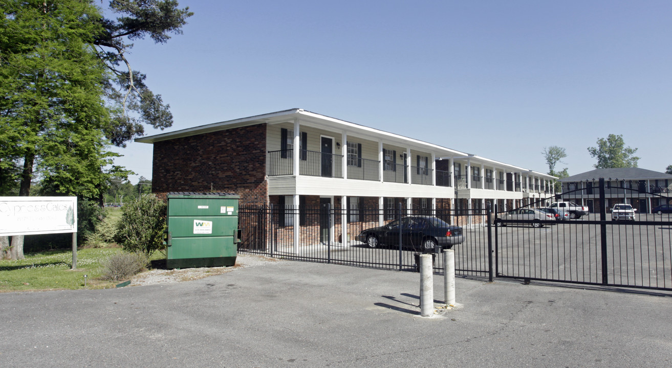 Cypress Gates Apartments in Denham Springs, LA - Foto de edificio