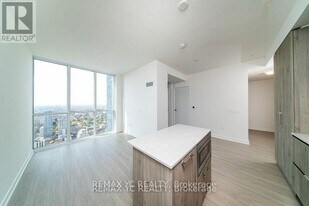 1 Yorkville Ave in Toronto, ON - Building Photo