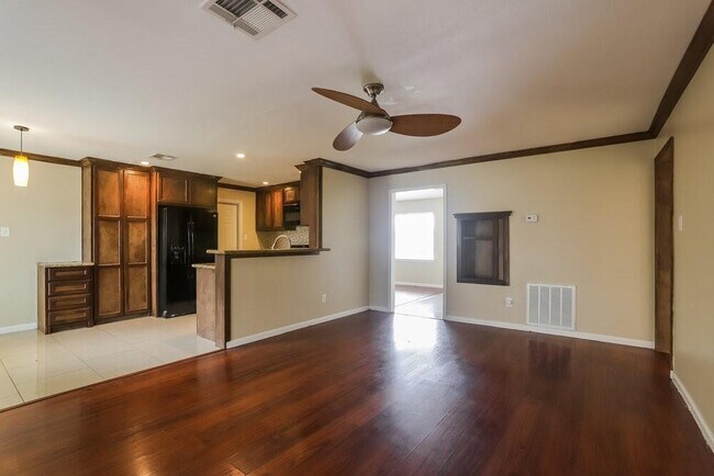 5751 Oakham St in Houston, TX - Building Photo - Building Photo
