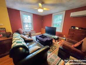 15 White Pl in Brookline, MA - Foto de edificio - Building Photo