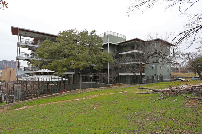 La Vista de Guadalupe in Austin, TX - Foto de edificio - Building Photo