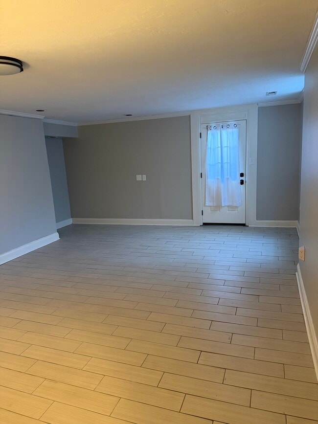 2403 Upland Pl, Unit 1 in Cincinnati, OH - Foto de edificio - Building Photo