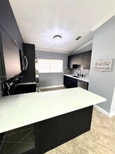 7870 W 29th Way, Unit 201 in Hialeah, FL - Foto de edificio - Building Photo