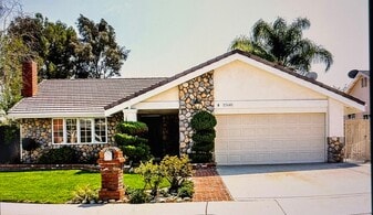 23640 Vía Maduro in Santa Clarita, CA - Building Photo