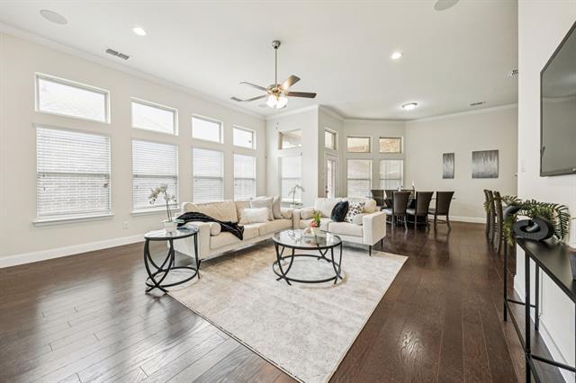 property at 913 Parkside Dr