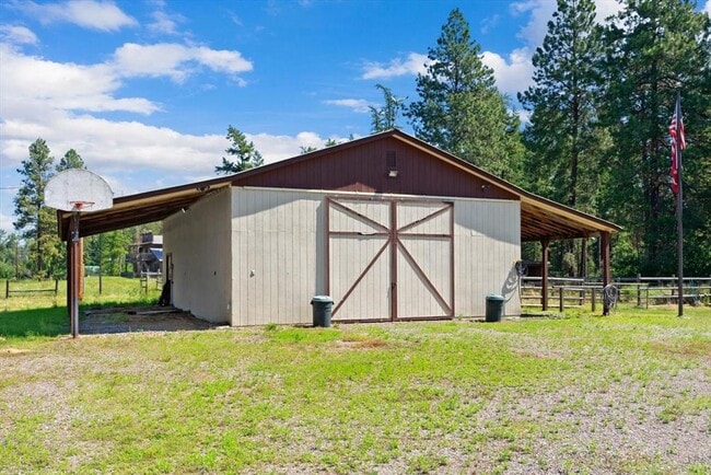 985 Jellison Rd in Columbia Falls, MT - Building Photo - Building Photo