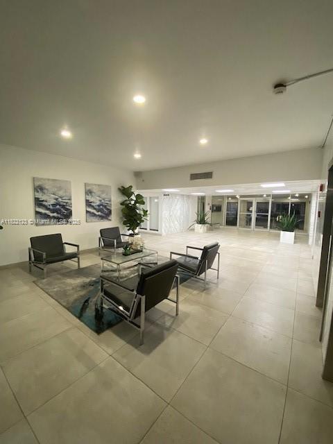 401 Golden Isles Dr, Unit 712 in Hallandale Beach, FL - Building Photo - Building Photo
