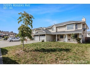 32095 Rogers Ave in Abbotsford, BC - Building Photo - Building Photo