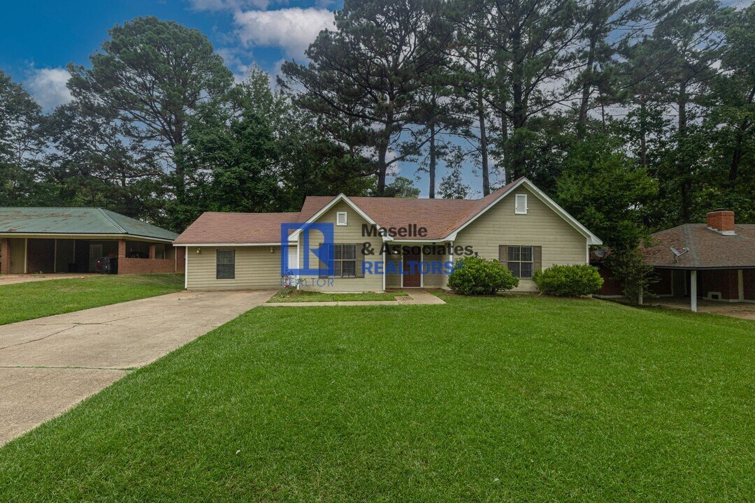 108 Wildwood Ln in Brandon, MS - Building Photo