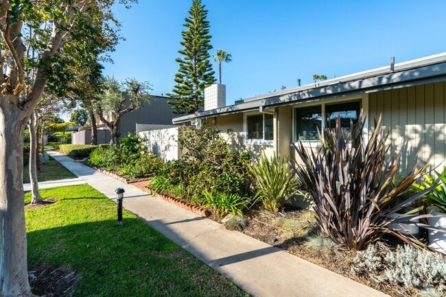 4227 Patrice Rd in Newport Beach, CA - Building Photo - Building Photo