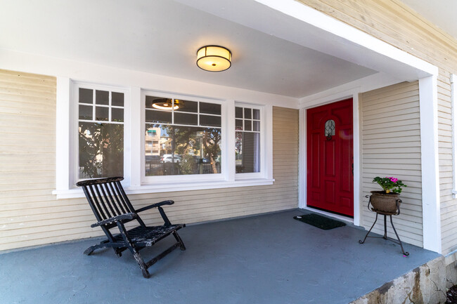 321 Heliotrope Dr in Los Angeles, CA - Building Photo - Building Photo