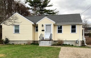 100 Waller Rd in Bridgeport, CT - Building Photo