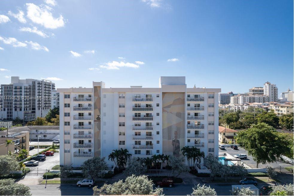 22 Salamanca Ave in Coral Gables, FL - Building Photo