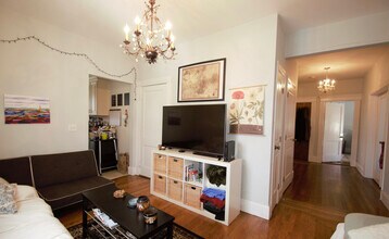 11 Babcock St, Unit 2 in Brookline, MA - Building Photo - Building Photo