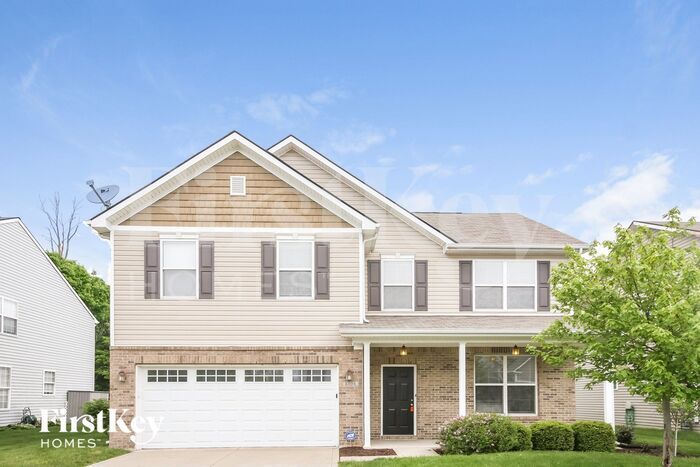 6106 Green Willow Rd in Whitestown, IN - Building Photo