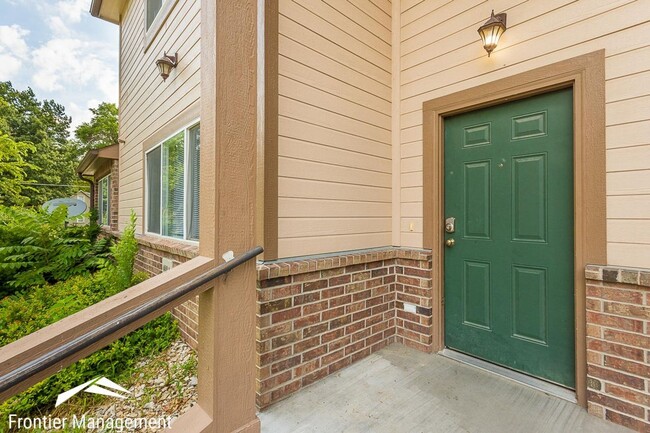 402 N 10th St-Unit -B in Manhattan, KS - Foto de edificio - Building Photo