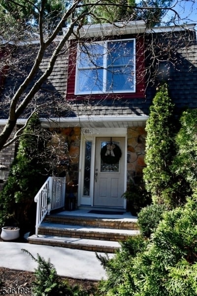 property at 611 Grove St
